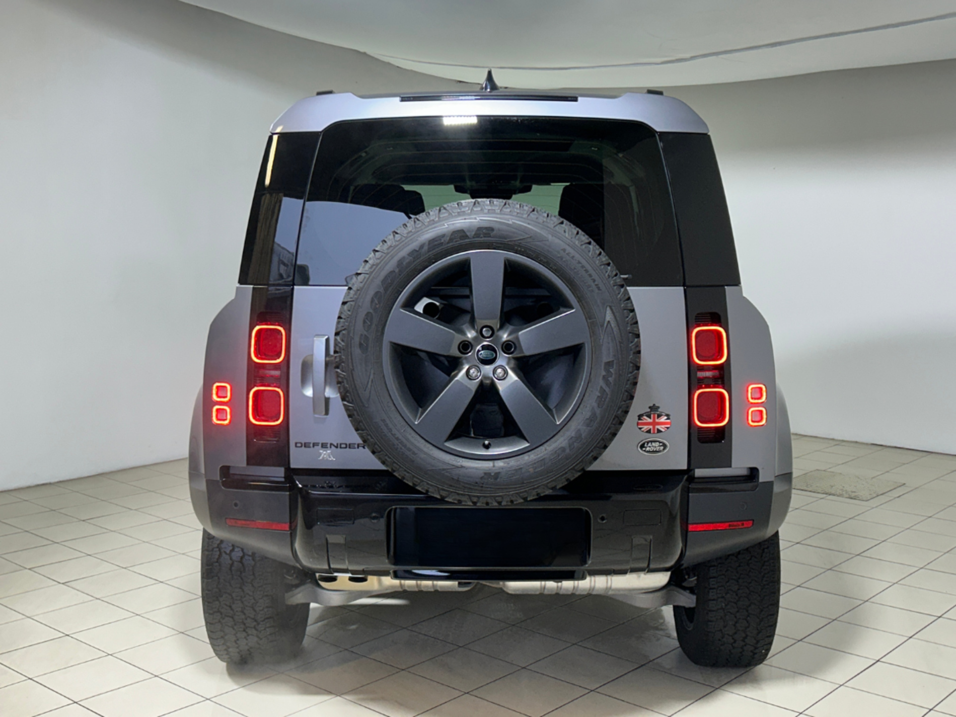 Defender 110 3.0d i6 mhev SE awd 200cv auto - Autoviemme